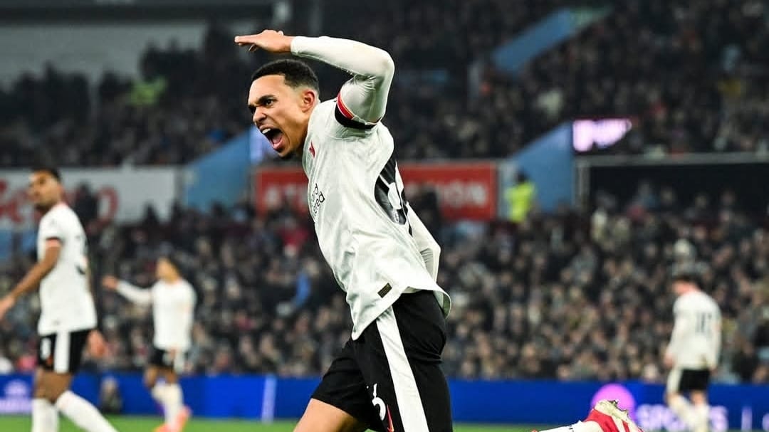 Selebrasi Trent Alexander-Arnold usai cetak gol penyeimbang dalam pertandingan kontra Aston Villa