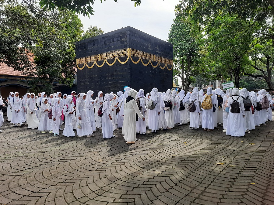 PRAKTIK: Ratusan siswa SD se-Kapanewon Panjatan, Kulon Progo, antusias mengikuti manasik Haji yang diinisiasi Kelompok Kerja Guru Pendidikan Agama Islam (KKG PAI) Kapanewon Panjatan.
