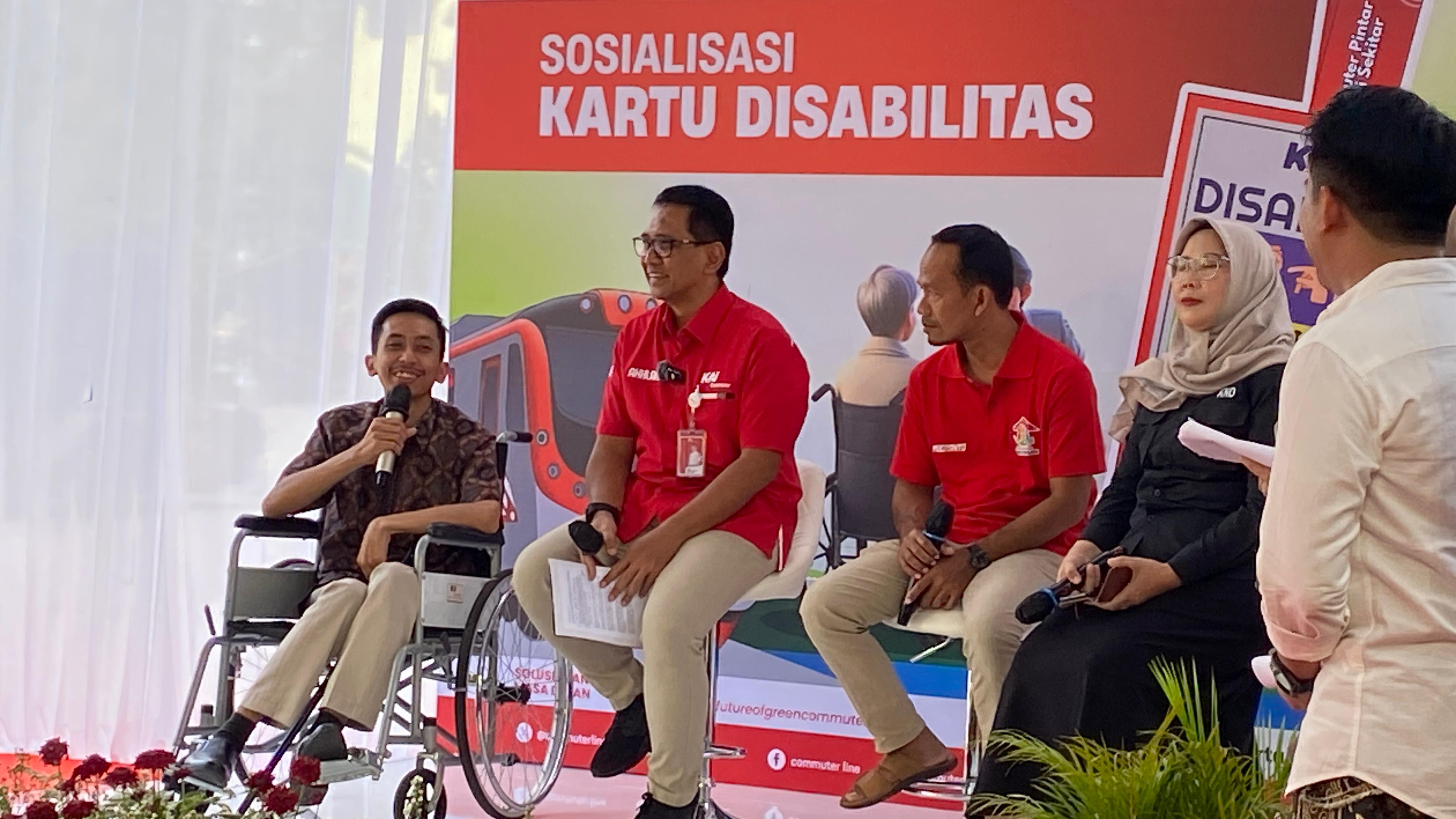 Peluncuran Kartu Disabilitas dari KAI Commuter kepada penyandang disabitas yang mengakses transportasi KA Commuter Line di Wilayah Daop 6 Jogja, Jumat (21/2/2025).