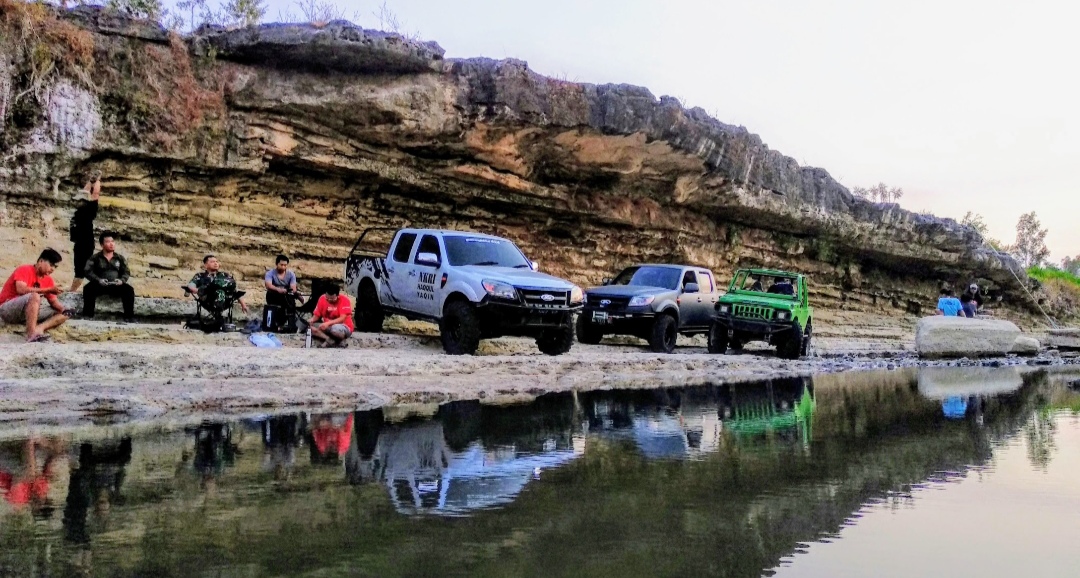 &nbsp;  Kegiatan off-road dan kemanusiaan komunitas Jip CSW di Gunungkidul.