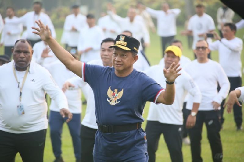 Hari kedua retreat kepala daerah di Akmil, Magelang, Jawa Tengah, para kepala daerah melaksanakan senam pagi di Lembah Tidar Akmil, Sabtu (22/2/2025).