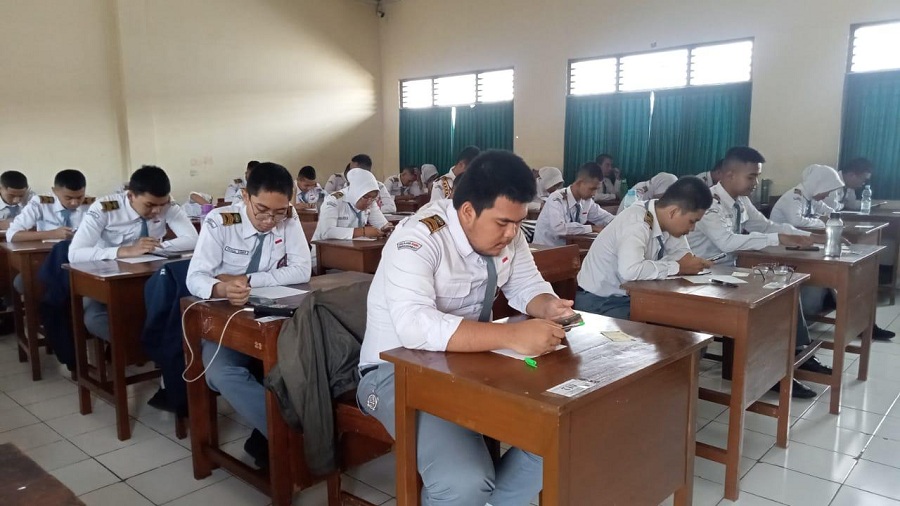 Ilustrasi para siswa saat kegiatan belajar mengajar berlangsung.