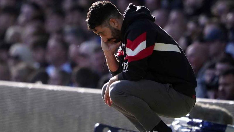 Ruben Amorim terlihat kecewa dengan penampilan Manchester United di babak pertama saat lawan Everton (Peter Byrne/PA Images via Getty Images)