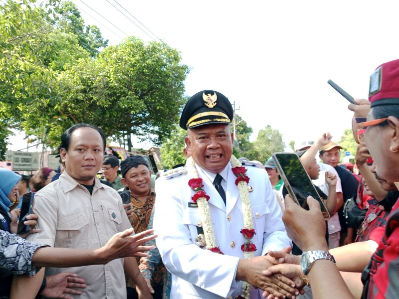 Harda Kiswaya saat disambut usai pelantikannya
