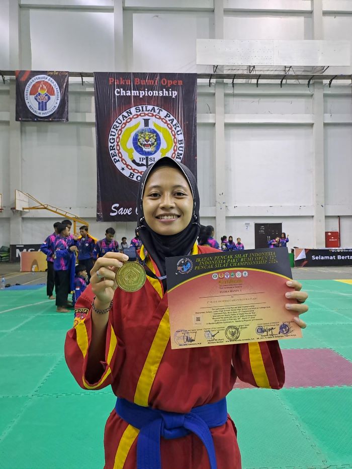 Flora Hanin Azzarqo