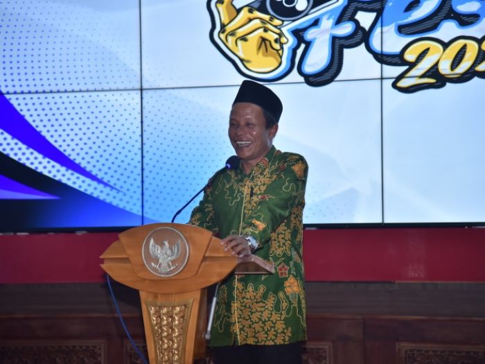 BERI SAMBUTAN: Wakil Bupati Kebumen Zaeni Miftah hadir dalam puncak rangkaian Hari Pers Nasional (HPN) 2025 di Pendopo Kabumian Selasa (25/2).
