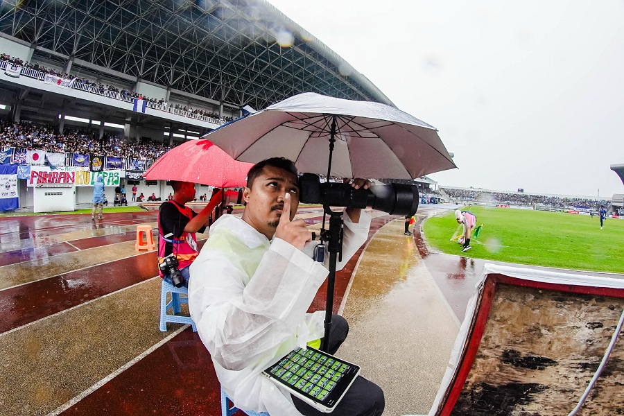 Momen Muhammad Arfitian saat mendukung dan bekerja untuk PSIM Jogja.