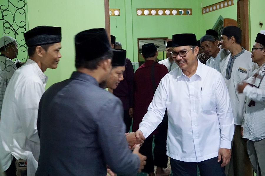 Wali Kota Jogja saat mengawali safari subuh di Masjid Al Ikhsan Sayidan Minggu (2/3/2025). Dalam kesempatannya, mengajak masyarakat bersama untuk mengatasai persoalan sampah di Kota Jogja.