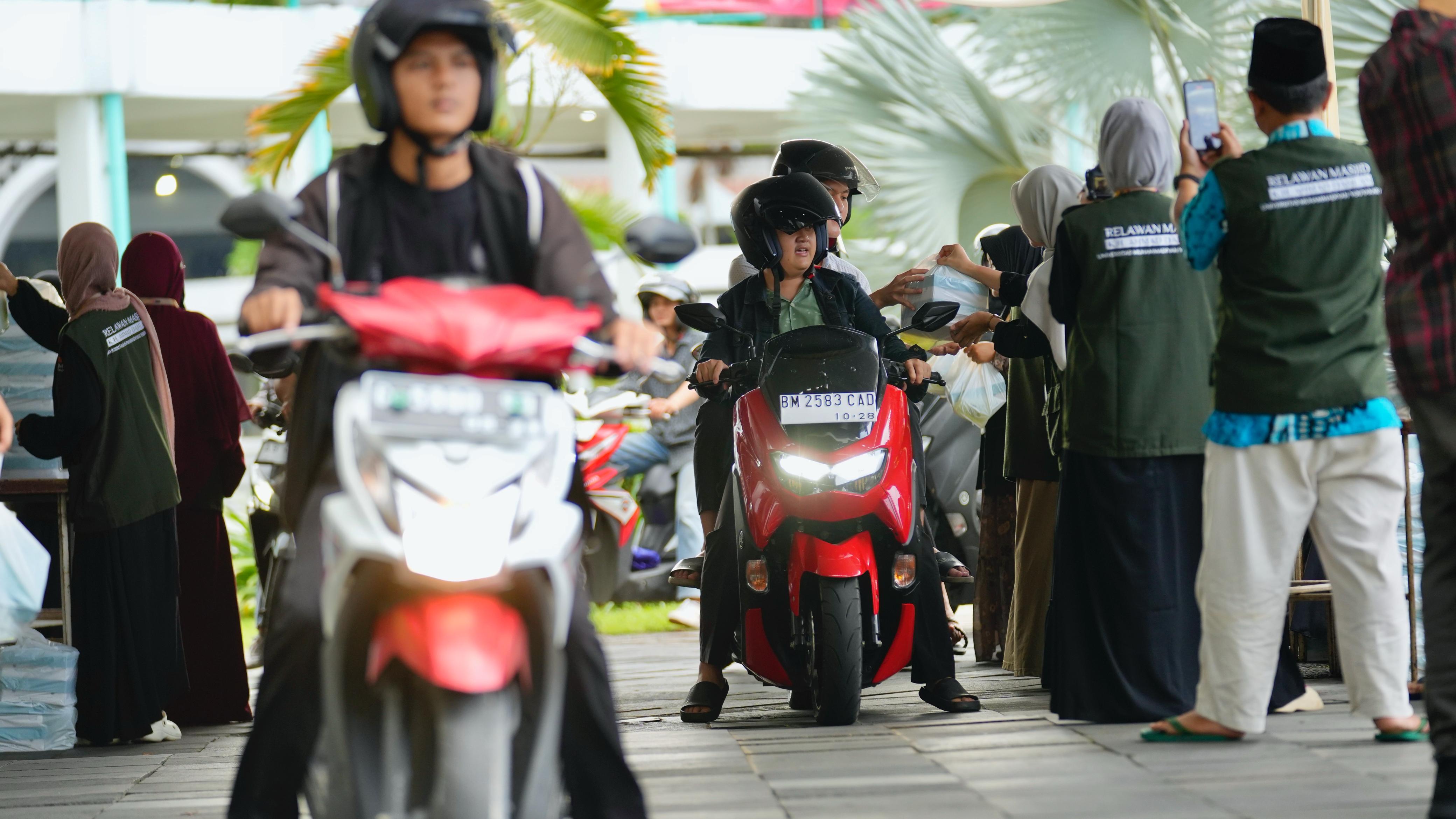 Pembagian 4.000 takjil gratis secara drive thru kepada mahasiswa UMY, Sabtu (1/3/2025) yang akan dilakukan selama 20 hari ke depan.