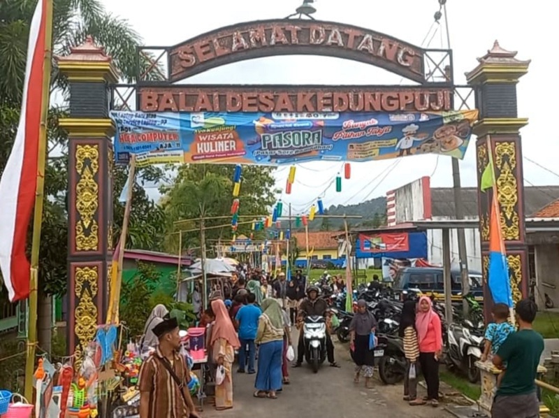 GELIAT EKONOMI: Warga Desa Kedungpuji, Kecamatan Gombong memanfaatkan waktu sore setiap Ramadan untuk berjualan di Pasar Sore Ramadan (Pasora).