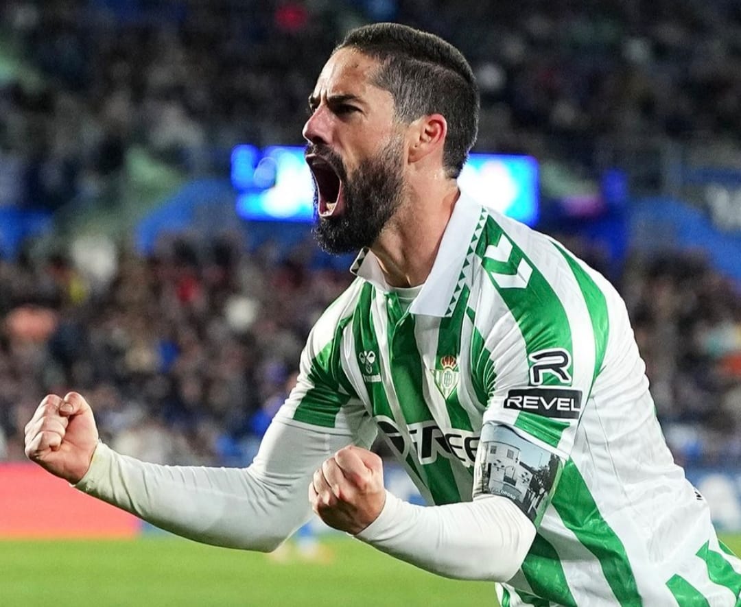 Selebrasi Isco usai cetak gol ke gawang Real Madrid dalam kemenangan 2-1 bagi Real Betis