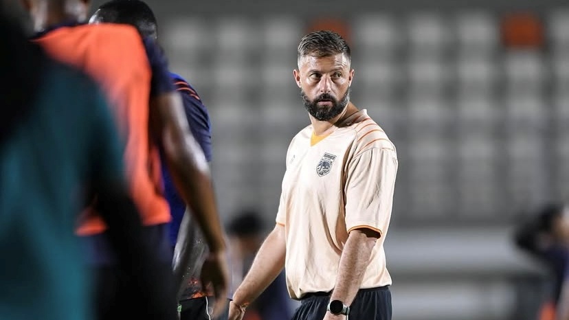 Pelatih Borneo FC, Joquin Gomes harap pemainnya waspada saat menjamu Persis Solo