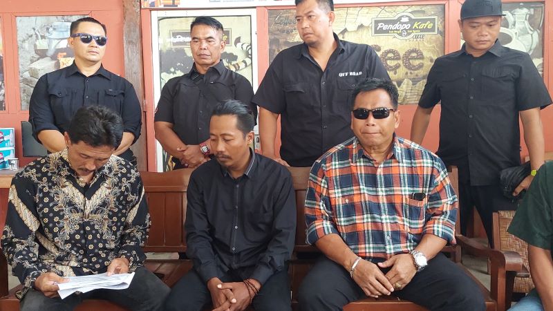 JUMPA PERS: Kuasa hukum menyampaikan kronologi kejadian gugatan tanah.