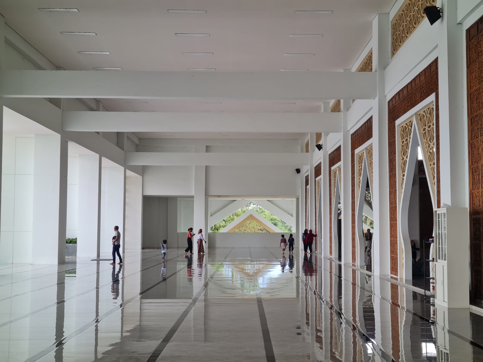 SEDIAKAN BUKA: Pengurus MAJT An-Nuur Kabupaten Magelang menggandeng pelaku UMKM untuk menyediakan menu buka puasa selama Ramadhan.