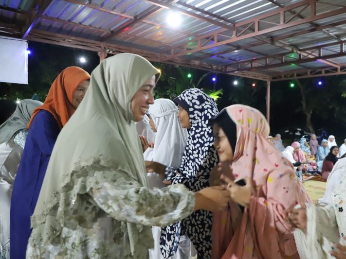 AGENDA RAMADAN: Bupati Purworejo Yuli Hastuti dan Wakil Bupati Purworejo Dion Agasi Setiabudi mengawali safari Ramadan di Desa Dadirejo, Kecamatan Bagelen.