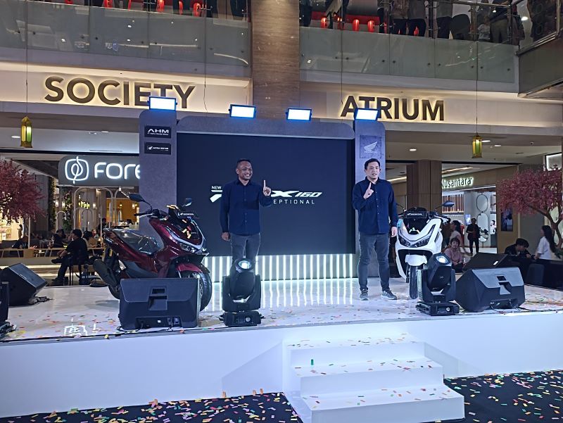 PT AHM memperkenalkan sepeda motor terbaru New Honda PCX 160 di Pakuwon Mall, Sleman, Sabtu (1/3/2025).
