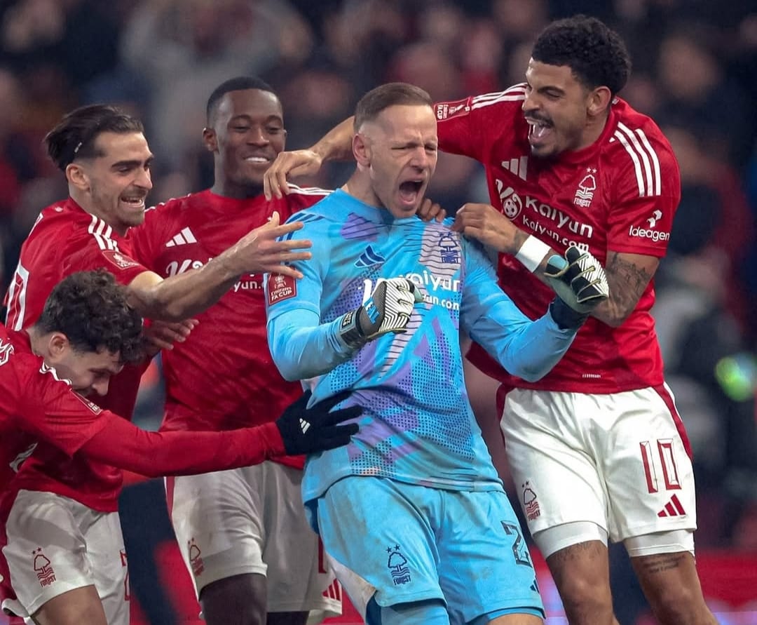 Pemain Nottingham Forest rayakan kemenangan dalam adu penalti kontra Ipswich Town di FA Cup