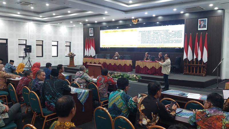 AUDIENSI: Berbagai lapisan masyarakat mengikuti konsultasi RPJMD.&nbsp;