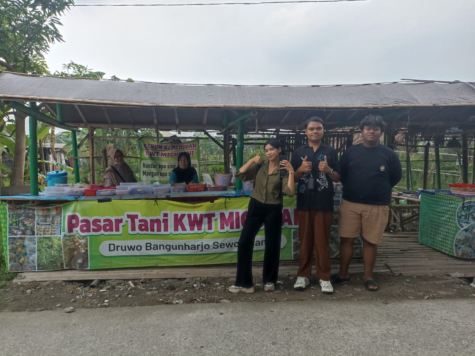 Meriah Pasar Ramadan KWT Migunani Druwo, RT 03 yang menyediakan berbagai olahan masakan lokal