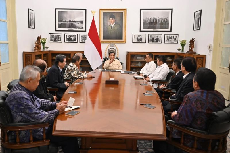 CAPTION: Pertemuan antara Presiden Prabowo dan 8 pengusaha Indonesia membahas perkembangan terkini kondisi Indonesia.&nbsp;