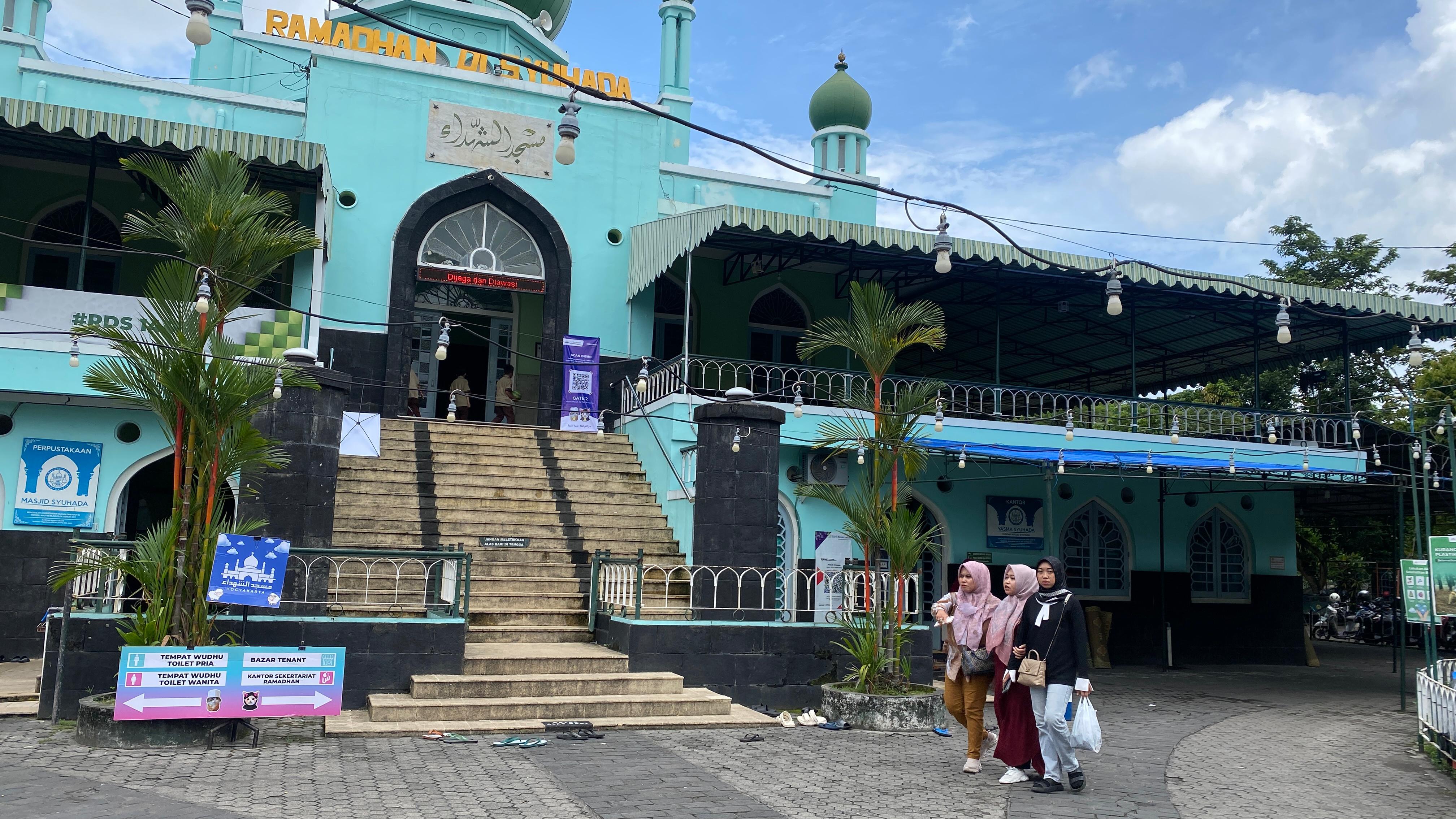 Suasana Masjdi Agung Syuhada di Jalan I Dewa Nyoman Oka, Kotabaru, Gondokusuman, Jogja, Jumat (7/3).