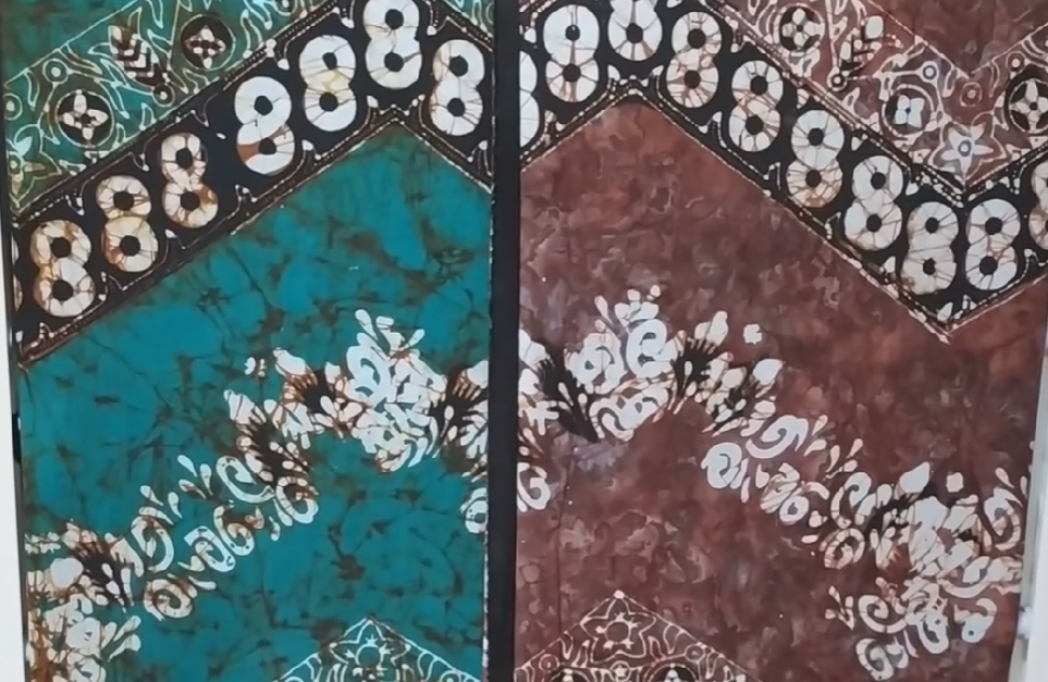 Motif Geblek Renteng pada kain, khas Kulon Progo.