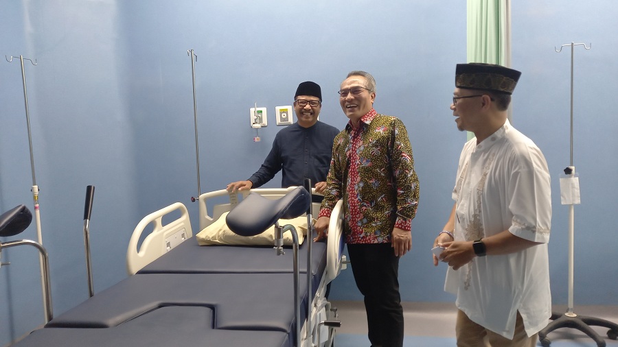 GEDUNG BARU: Bupati Bantul Abdul Halim Muslih meninjau fasilitas layanan di RS Saras Adyatma yang baru dioperasionalkan sejak 1 Januari 2025 lalu.