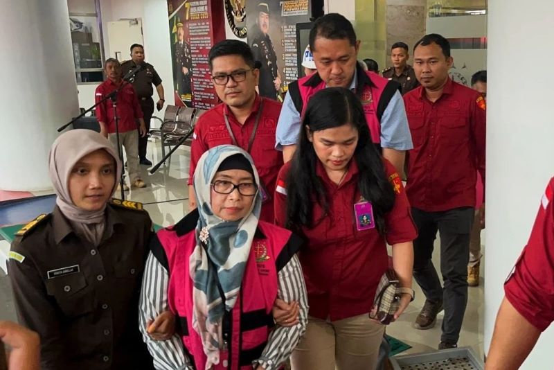 PT Antam memalsukan 109 Ton emas yang beredar di masyarakat.