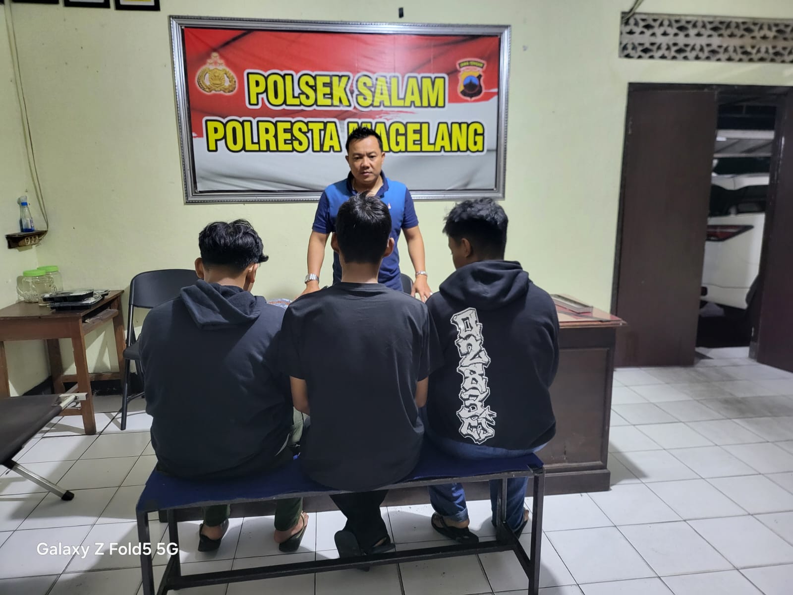 PEMBINAAN: Tiga remaja yang terlibat tawuran antarkelompok di Salam, diringkus polisi.