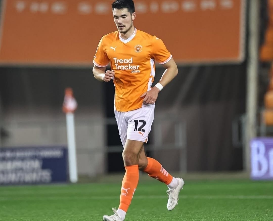 Elkan Baggot dalam seragam Blackpool, tim League One Inggris yang saat ini dia perkuat