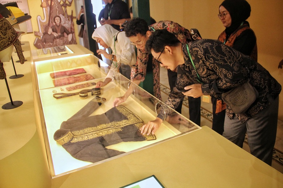 Keraton Yogyakarta resmi menggelar pameran temporer bertajuk &ldquo;Hamong Nagari Karaton Ngayogyakarta Hadiningrat&rdquo; yang terbuka untuk umum mulai 8 Maret hingga 25 Agustus.