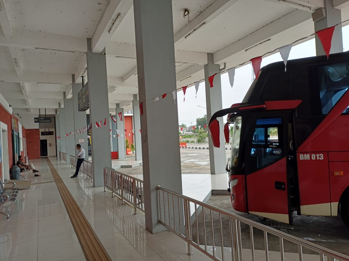 MASIH SEPI: Terminal Tipe A Purworejo terpantau masih lengang oleh penumpang.