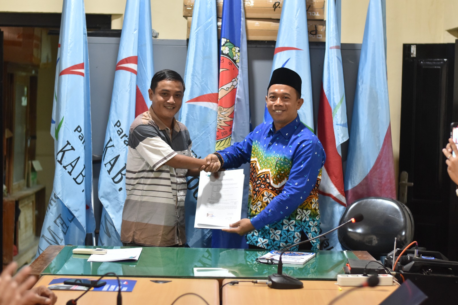 Imam Kunantoro saat menerima serah terima jabatan dari Ketum NPCI DIJ sebelumnya Hariyanto