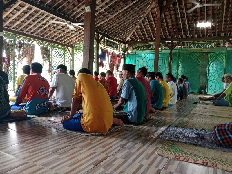 TAK BIASA: Kegiatan keagamaan di Pondok Tetirah Dzikir, Padukuhan Kuton, Tegaltirto, Kapanewon Berbah, Selasa (11/3).