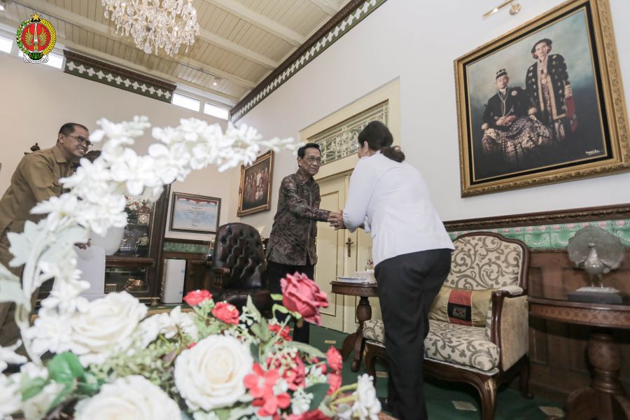 Kepala Kantor Wilayah Direktorat Jenderal Imigrasi DIY, Junita Sitorus saat bertemu Gubernur DIY Sri Sultan Hamengku Buwono X