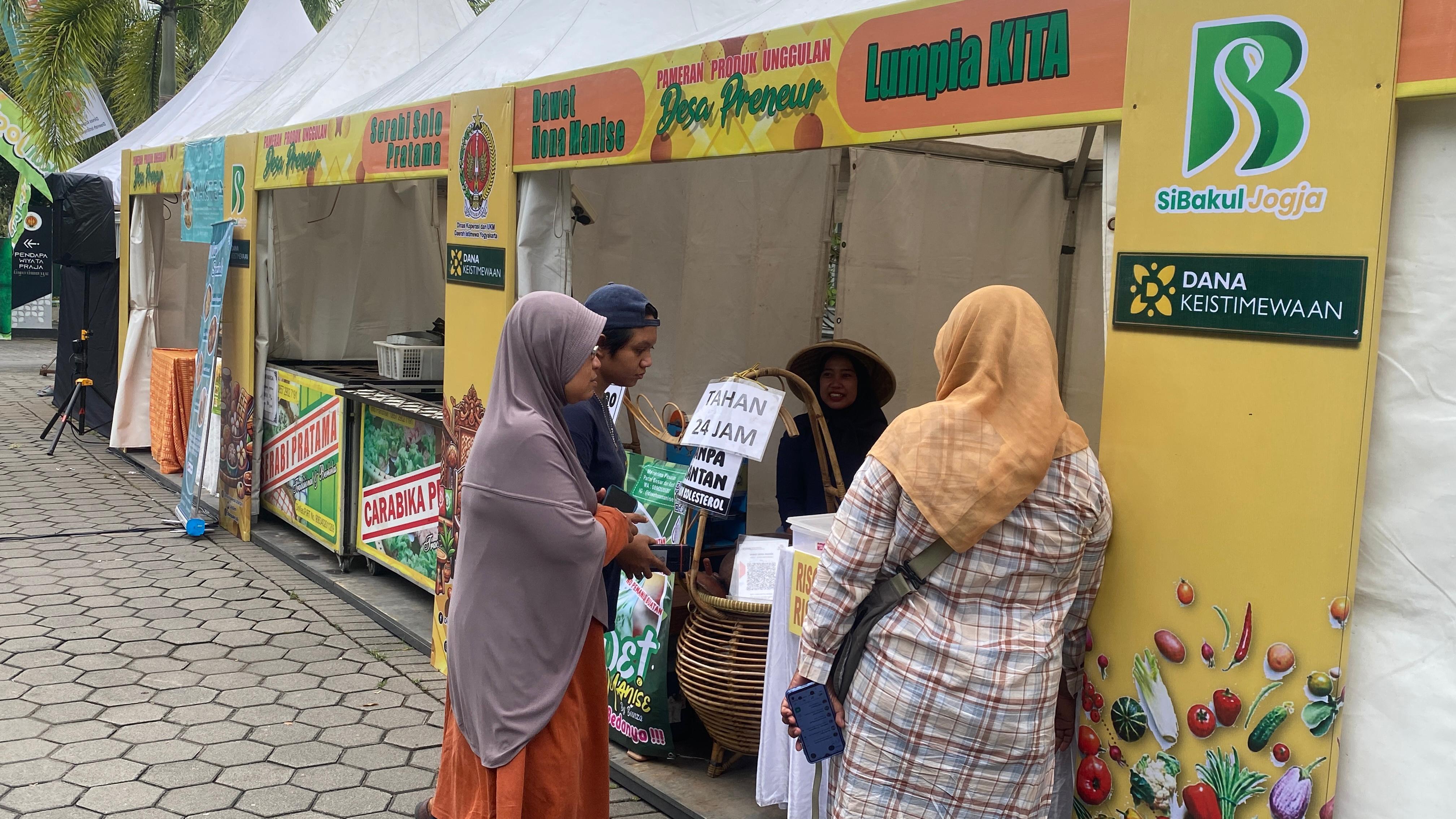 Bazar UMKM di Kompleks Kepatihan Jogja untuk meramaikan peringata Hari Jadi Ke-270 DIY, Rabu (12/3/2025).