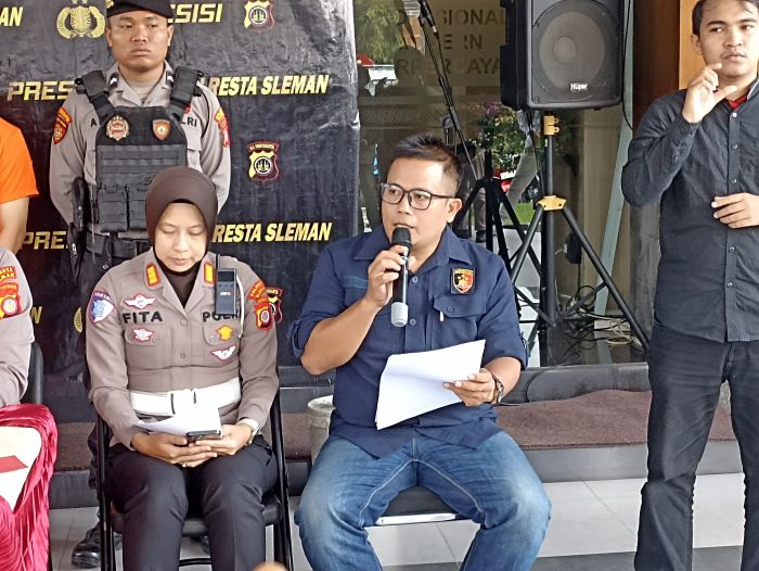 Kanit Reskrim Polsek Ngemplak Iptu Lili Mulyadi saat menyampaikan keterangan kepada awak media di Mapolresta Sleman, Rabu (12/3/2025).
