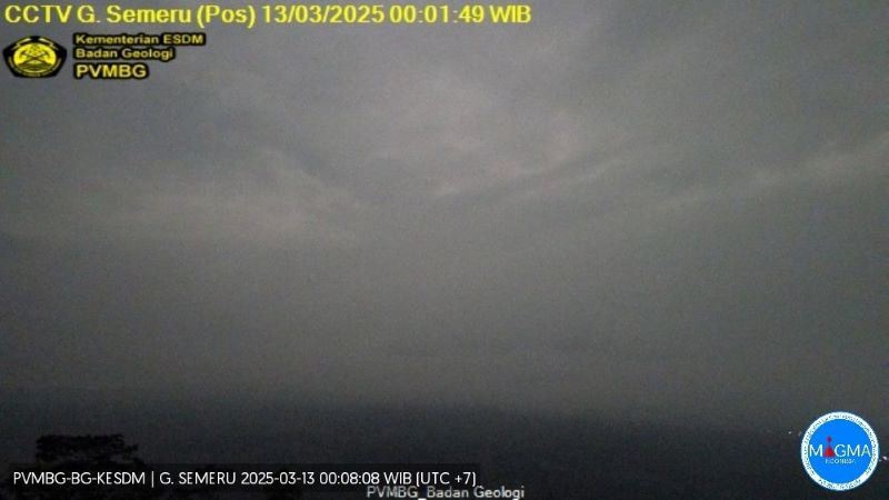 Visual Gunung Semeru pada 01.49 WIB.