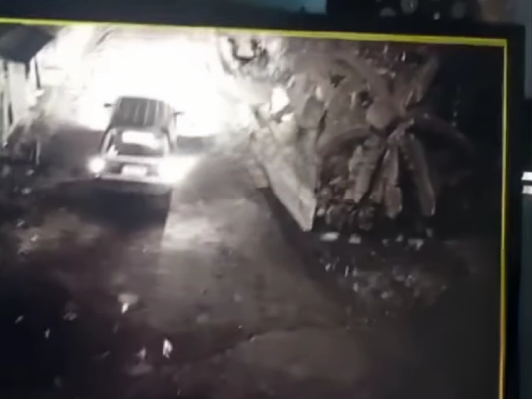 MENCURIGAKAN: Dari rekaman CCTV, ada sebuah mobil tampak mencurigakan menuju Dusun Sawahan.
