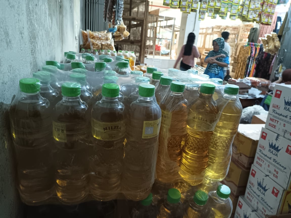MINYAK SUBSIDI PEMERINTAH : Pedagang di Pasar Baledono was-was stok MinyaKita tak laku usai muncul polemik pengurangan takaran.