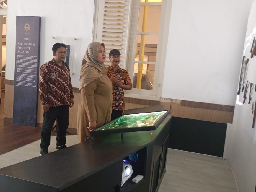 Wakil Ketua DPRD Kebumen Fitria Handini bersama rombongan berkunjung ke Museum Tosan Aji Purworejo. Hasil dari kunjungan ini akan dijadikan bahan pertimbangan dalam menentukan arah kebijakan.