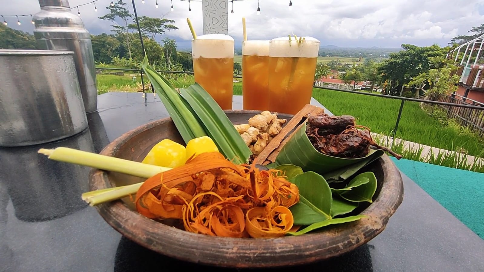 Proses pembuatan bir saat menjelang ramadan.&nbsp;