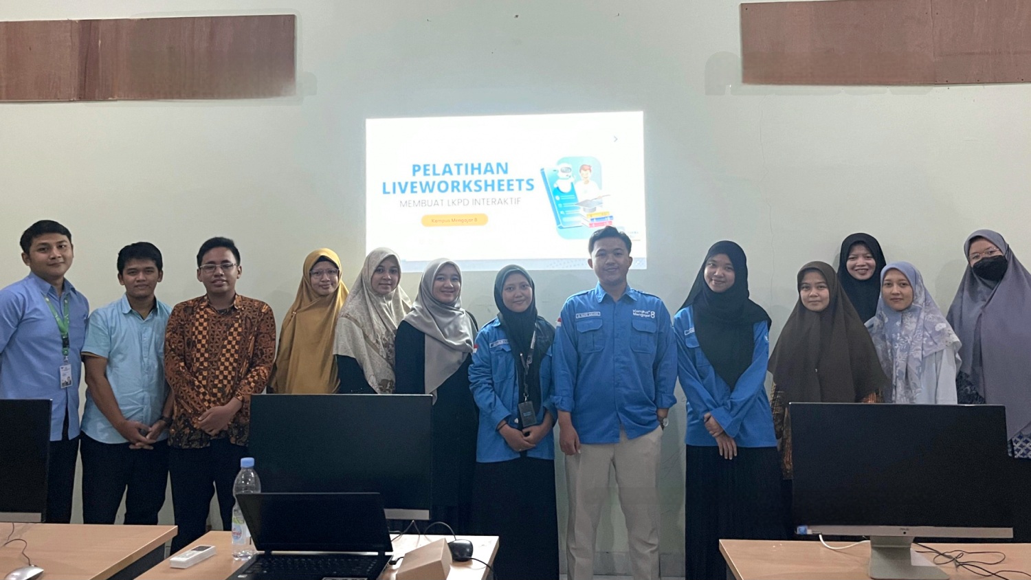 mahasiswa Kampus Mengajar UAD bersama para guru dari SMP Baitul Qur&rsquo;an, Gunungkidul.