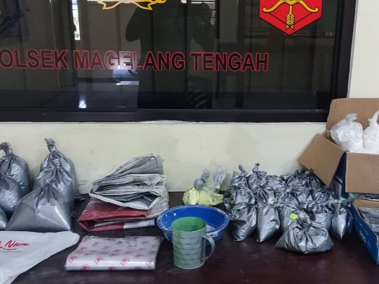 DISITA: Polsek Magelang Tengah menangkap tiga pelaku pengedar obat mercon.
