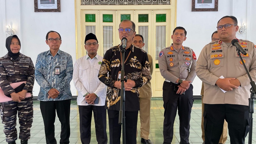 Suasana Konferensi Pers Rapat Koordinasi Forkopimda Cipta Kondisi DIY mengahadpi Hari Raya Idul Fitri di Kompleks Kepatihan, Jogja, Senin (17/3/2025).