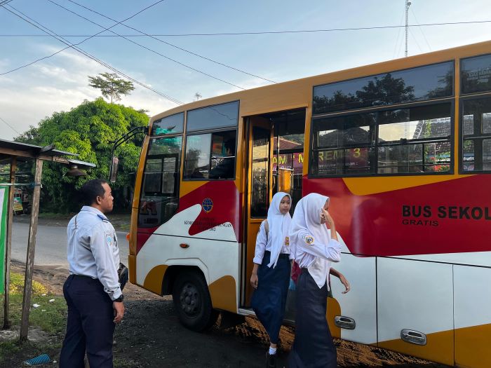 Selama adanya efisiensi, layanan bus sekolah gratis Dishub Bantul akan tetap beroperasi melakukan antar jemput siswa.