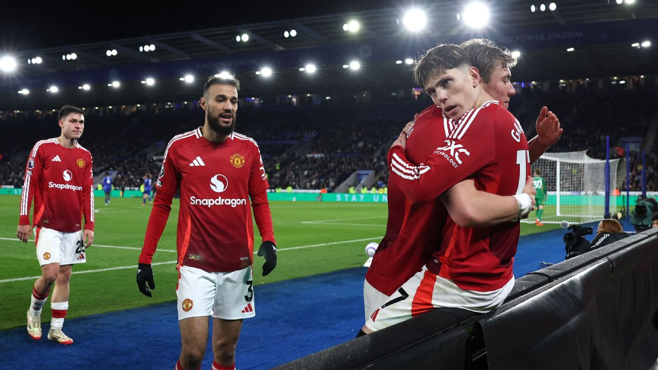 Selebrasi pemain Manchester United setelah Rasmus Hojlund dan Alejandro Garnacho berhasil akhiri paceklik gol bagi Setan Merah