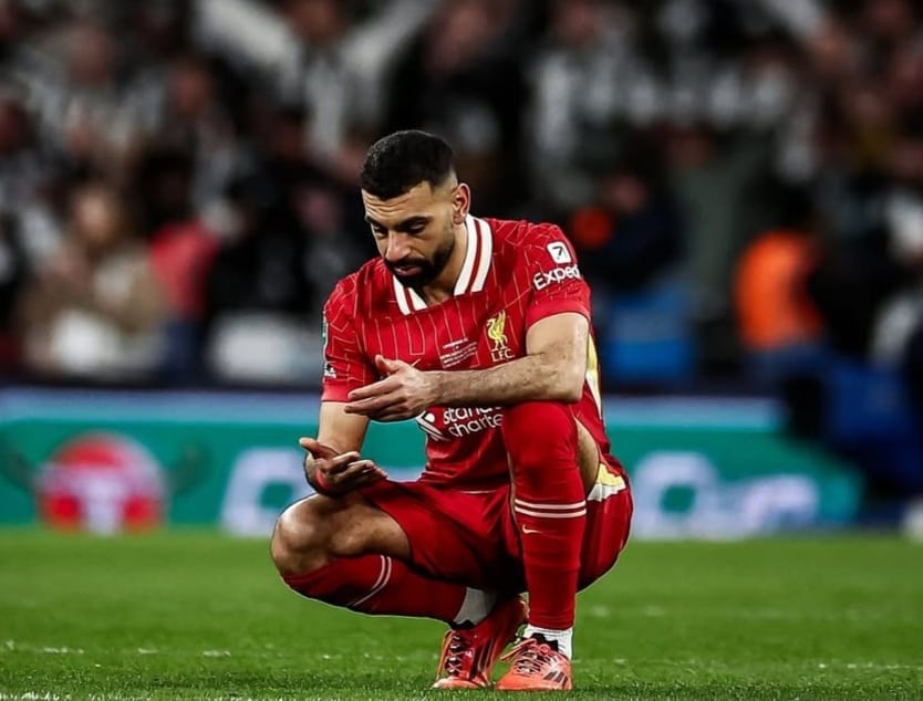 Mohamed Salah terlihat lemas setelah kekalahan Liverpool atas Newcastle United di EFL Cup