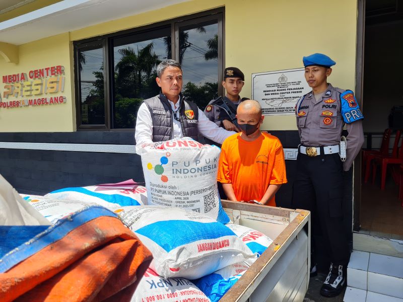 PENYALAHGUNAAN: Warga Kajoran berinisial P menjual pupuk kepada orang yang tidak terdaftar sebagai penerima pupuk bersubsidi.