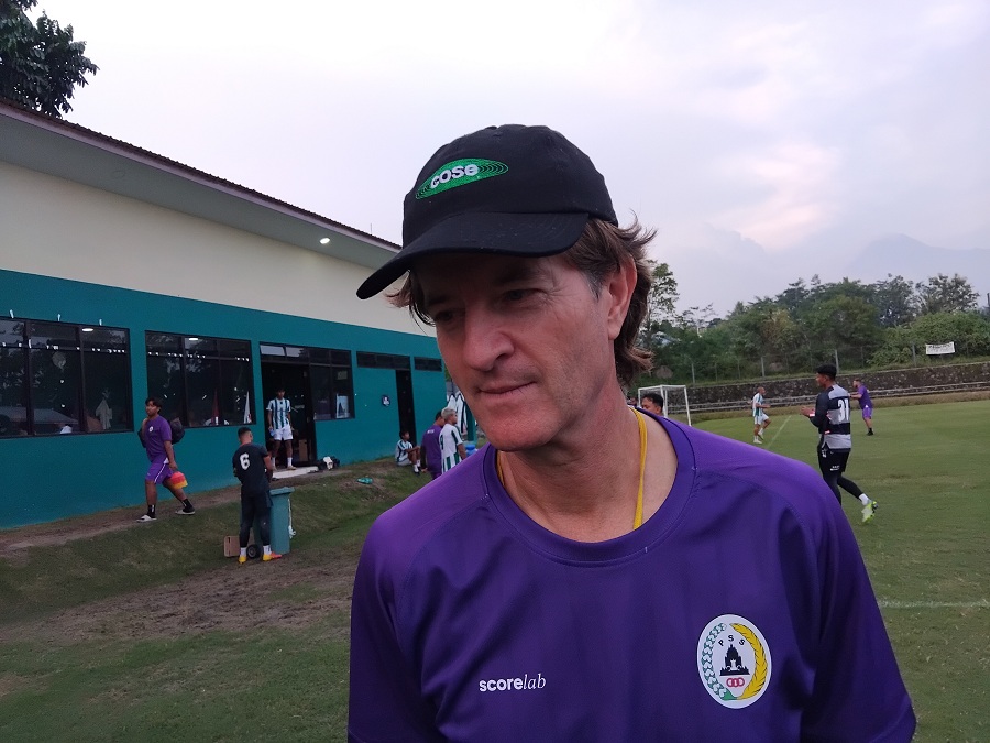 Keterangan Pelatih kepala PSS Sleman Pieter Huistra.
